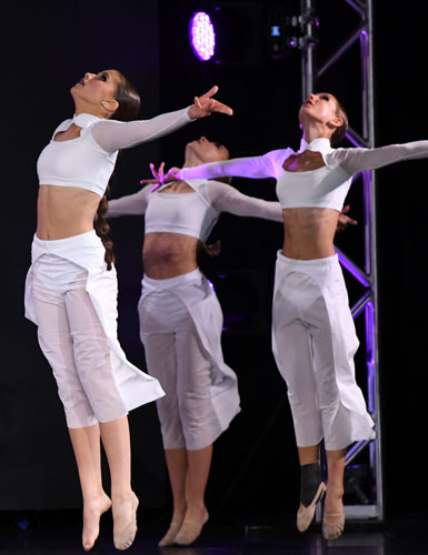 CONTEMPORARY Dancers dressed in white